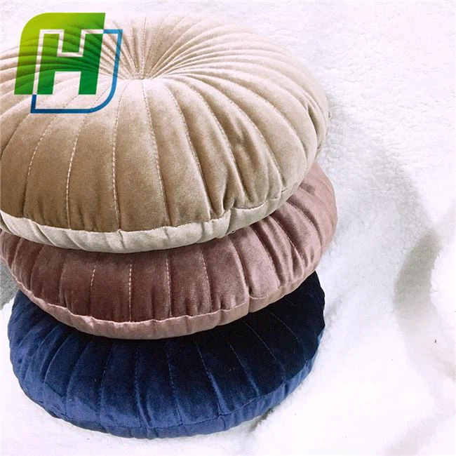 Shiny round velvet cushion Shiny round velvet cushion